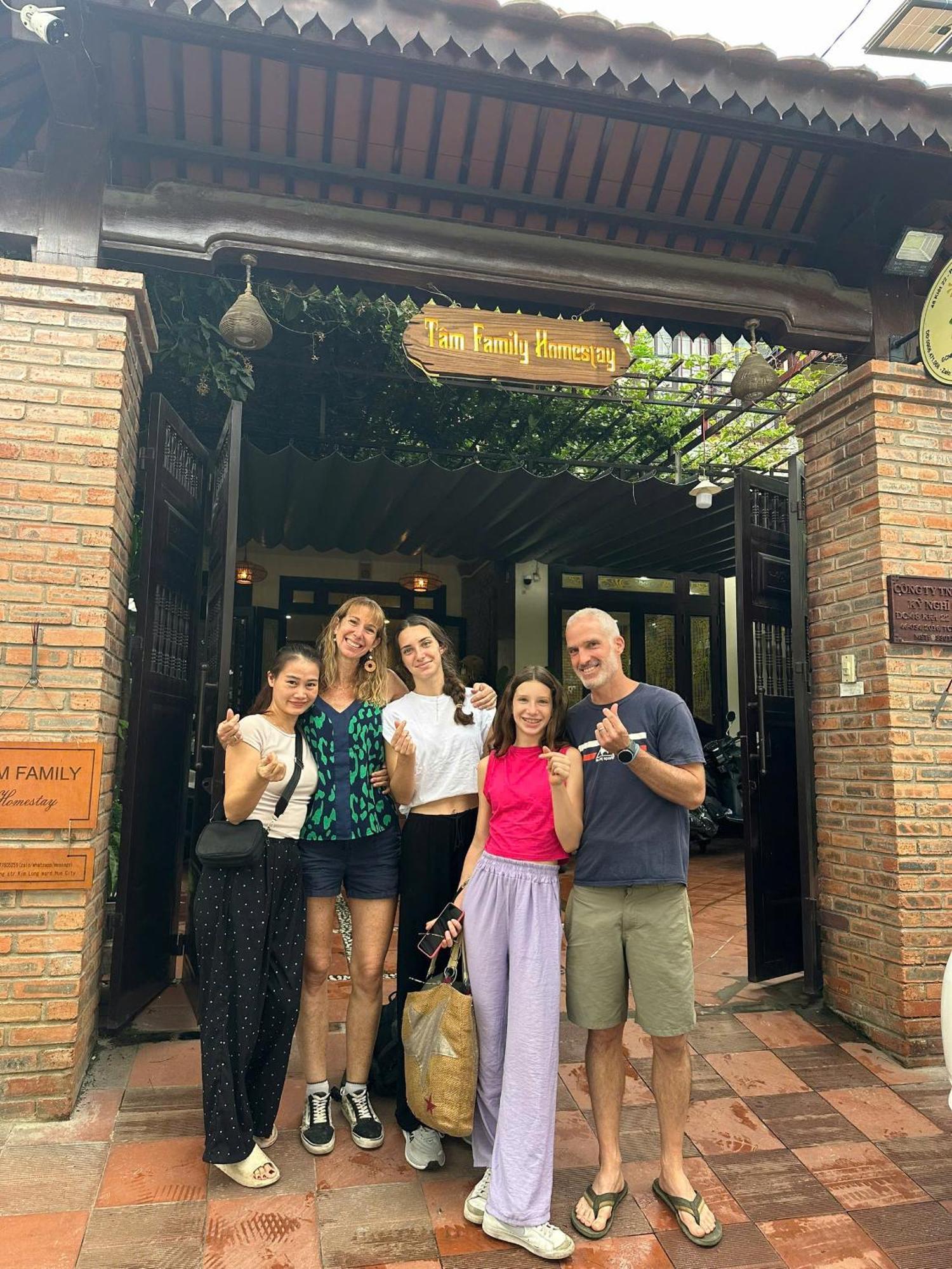 Tam Family Homestay-Хуе Екстериор снимка